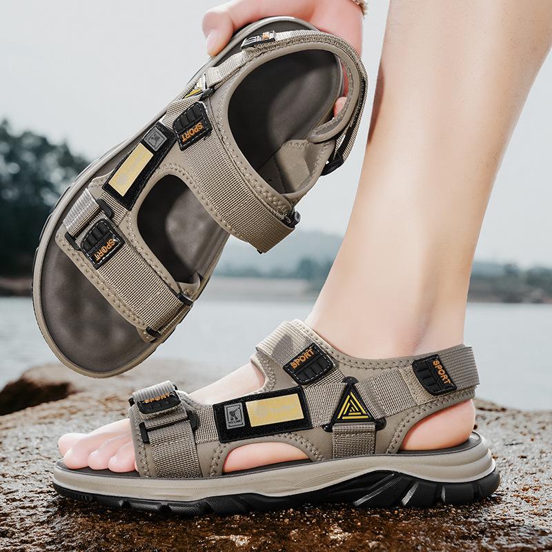 Nuove sandali casual estivi da esterno resistenti all'usura con design traforato scarpe casual da papà per la spiaggia scarpe