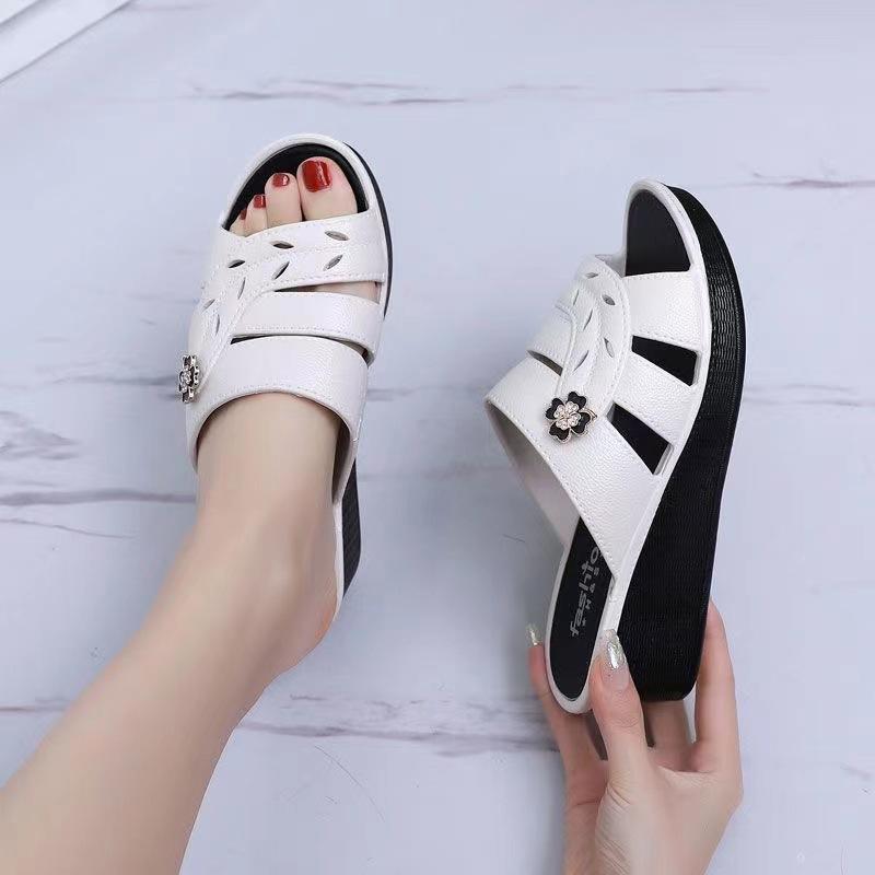 2024 Summer Women's Slippers PVC Openwork Slippers Middle-aged Mom Shoes Leisure Sandals Fashion Platform Wedge Heels Slippers