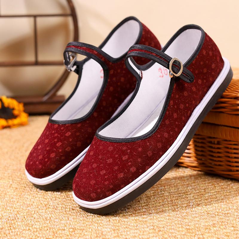 

Старые пекинские тканевые туфли женские утепленные прошитые туфли низкие лазаньевые подошвы хлопчатобумажные с мелким вырезом на плоской подошве резиновая подошва тканевые туфли для мамы 40