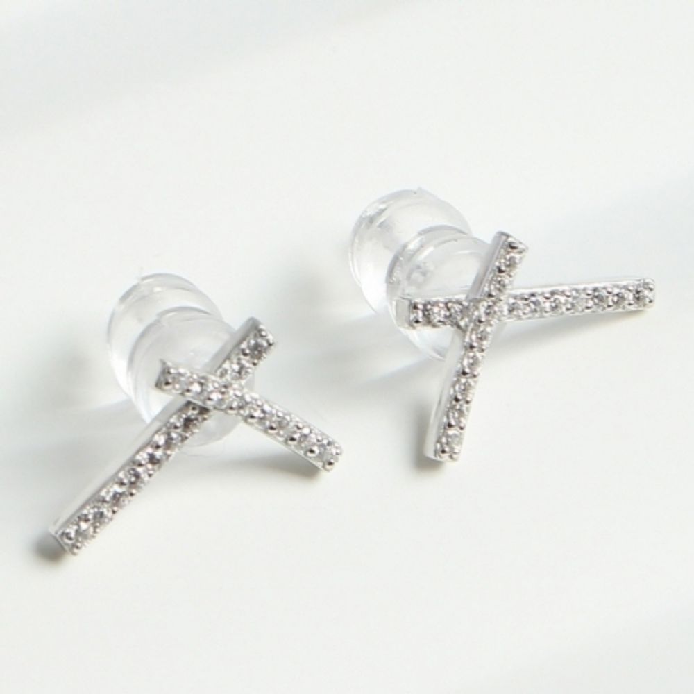 Cubic Zirconia Earrings Jewelry: A Sober Women's Accessory