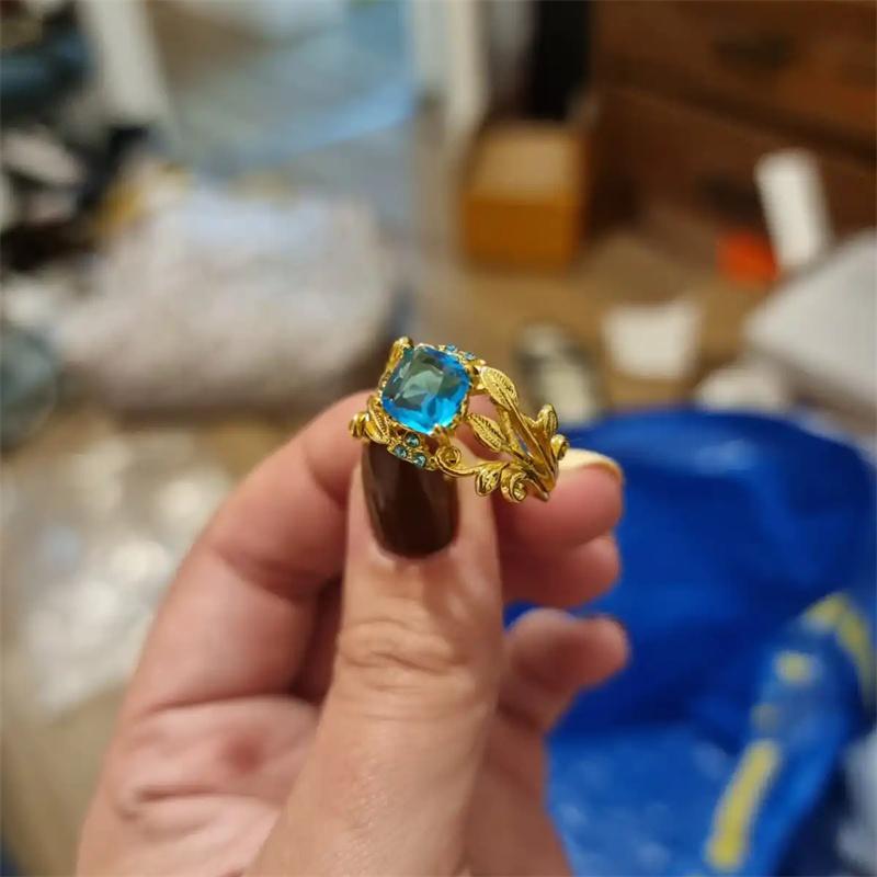 Vintage Design Gold Color Women's Ring Geometry Fashion Metal Carving Leaf Flower Inlaid with Green Stone Ring Jewelry