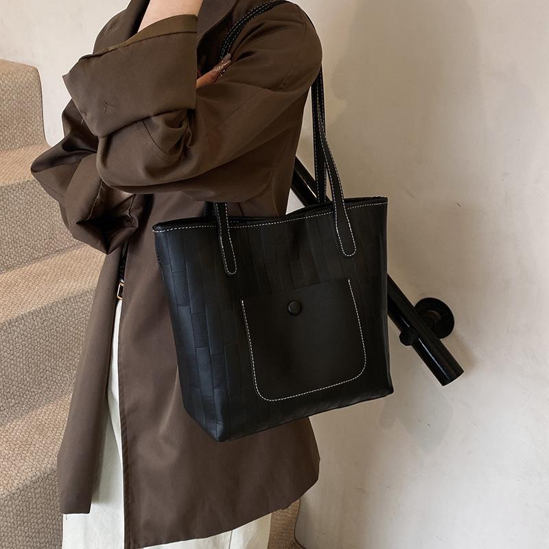 Retro texture work new fashion casual large capacity student shoulder underarm tote bag women