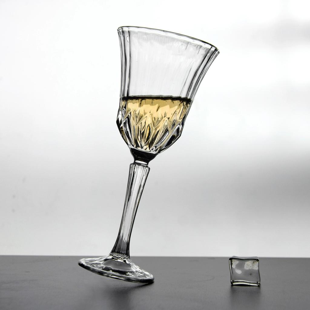 2pcs Elegant Crystal Stemmed Glassware Plaid Pattern, Retro Style Lead-Free Wine Glass, for Weddings, Birthdays, Holidays