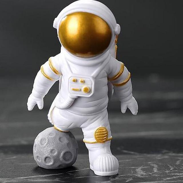 Żywica Figurka Astronauty Statua Figurka Kosmonauta Rzeźba Edukacyjna Zabawka Dekoracja Biurka Domu Model Astronauty Na Prezent Dla Dzieci