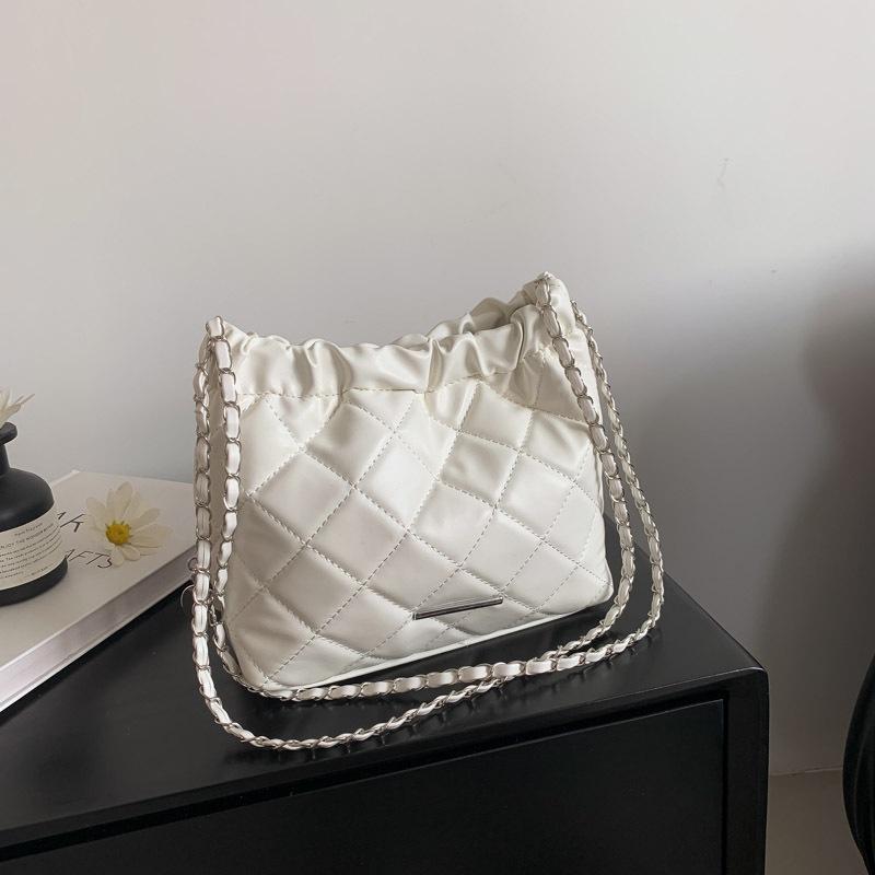 Chic And Spacious Diamond Stitch Thread Texture Commuter Shoulder Bag For Women 2023 Summer Korean Version Bucket Bag белый