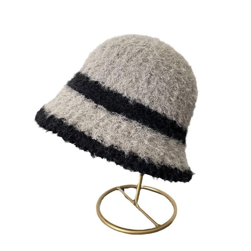Gestreifte Herbst- und Wintermütze einfarbiges Gesicht kleine Mütze retro vielseitig modisch Plüschstrickmütze Fischerhut