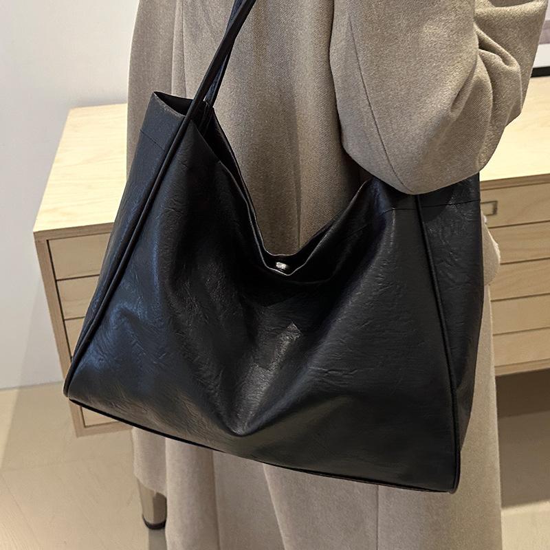 Large Capacity Bag for Women In Winter New Retro Casual Texture Soft Face Commuting Fashion One-shoulder Tote Bag for Women