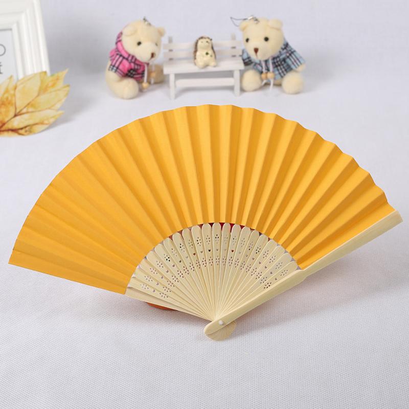 

Резной бамбуковый складной веер Винтажный китайский стиль Полый веер Свадебный ручной веер Ароматный реквизит для вечеринки Декор Подарок Украшение для дома жёлтый