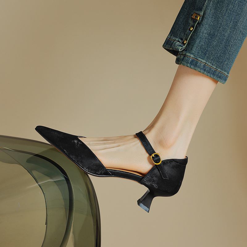 Krazing Pot Piele plenară cu vârf ascuțit Tocuri subțiri cu curele cu cataramă de toamnă Pantofi de vară femei pantofi