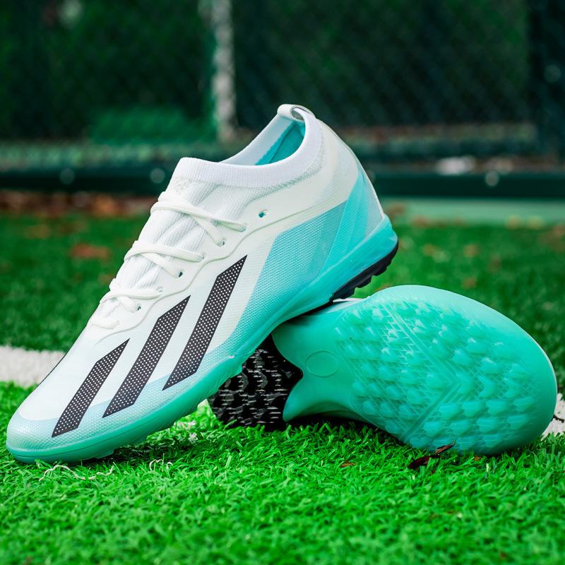 Seamless fly-woven football shoes men's and women's low-top long nails grass broken nails competition training shoes