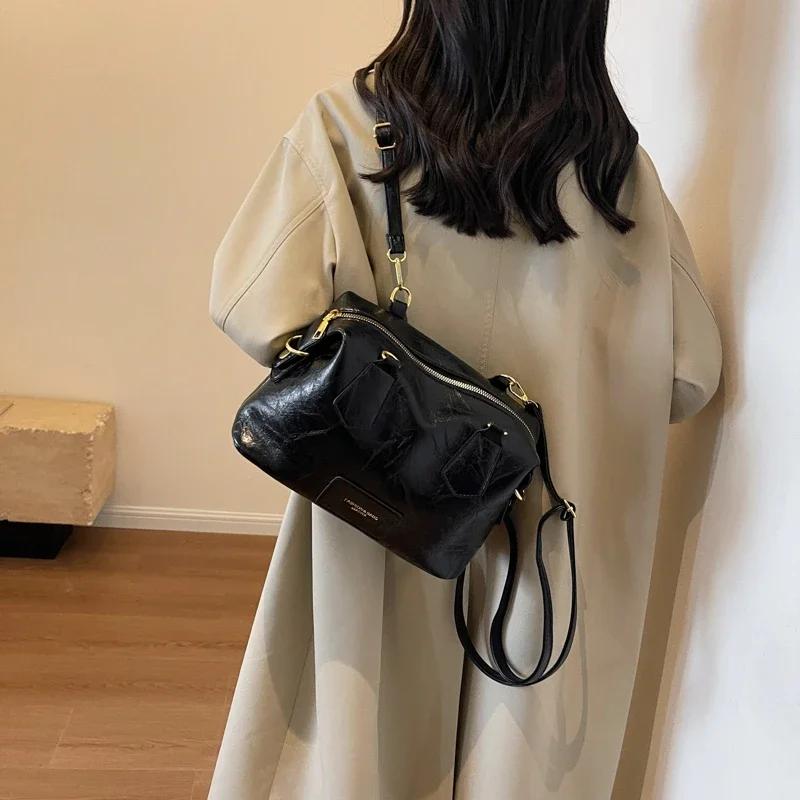 

Мягкая однотонная женская сумка с верхней ручкой и внутренним карманом. Повседневная модная сумка.