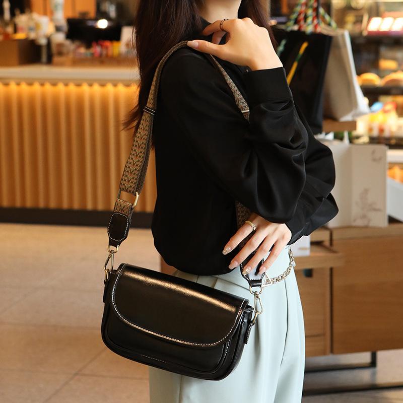 2026 New Women's Bag: Crossbody Bag, Vintage Underarm Bag, Single Shoulder Fashionable Versatile High-End Niche Light Luxury Women's Bag