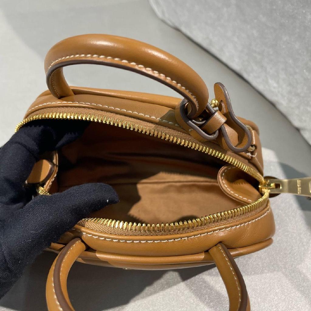 [Pre-Owned] Metal Logo Detachable Adjustable Shoulder Strap Zipper Closure Leather Shoulder Crossbody Tote Bag - Excellent #4RSRAW