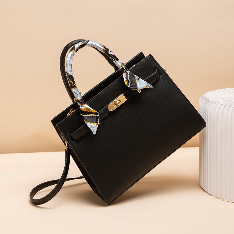 Bag Women 2025 New Temperament Versatile Middle-aged Lady Mother-in-law Handbag High-end Atmosphere Messenger Mother Bag