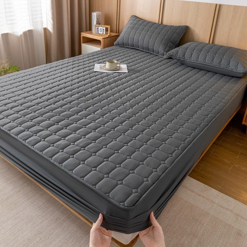 Processing solid color skin-friendly washed cotton padded mattress, custom non-slip thickened dust-proof bedspread Simmons protective cover