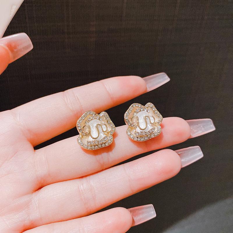 Camellia Retro Classic Women's Earrings - Elegant, High-End Studs & Dangles with Japanese-Korean Versatile Style.