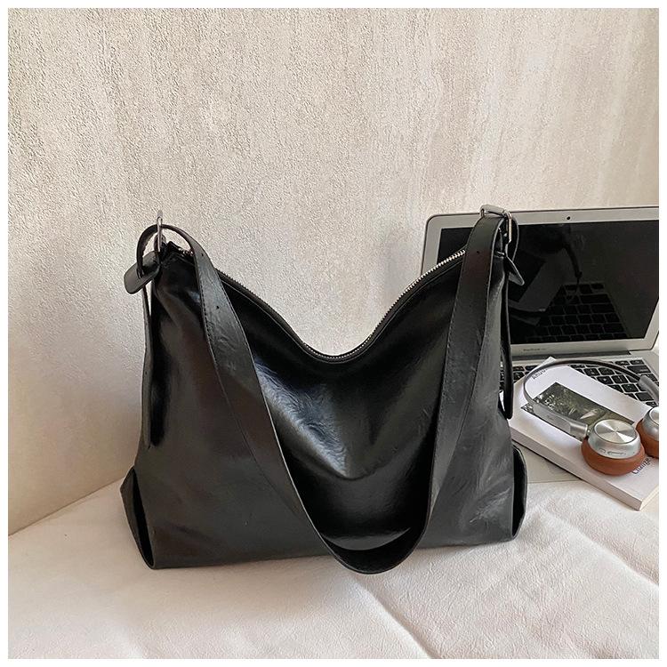 High-value large-capacity commuter bag women's new texture niche fashion simple shoulder bag