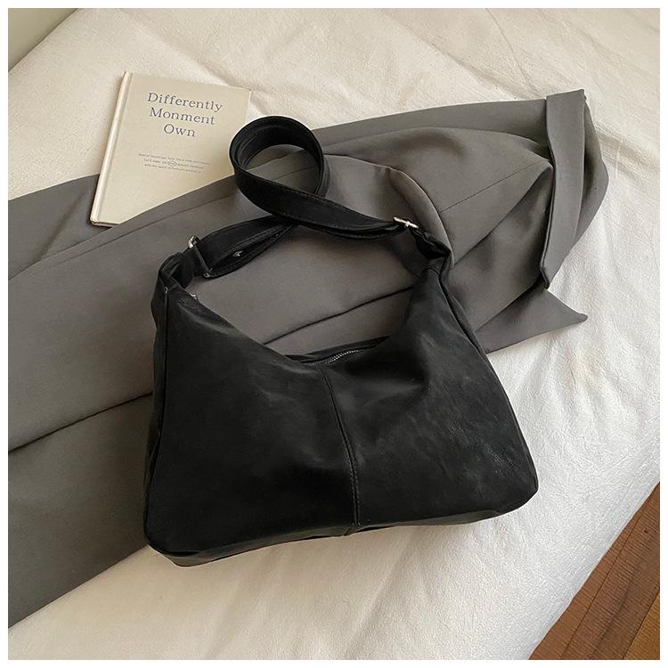 Fashionable large capacity crossbody bag winter new high-value tote bag shoulder bag commuter underarm bag