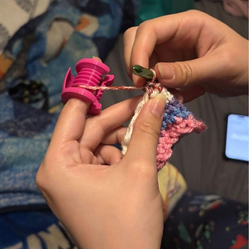 Easy to Wear Crochet Finger Protectors Plastic Elastic Comfortable for Yarn Work with Reinforced Bottom