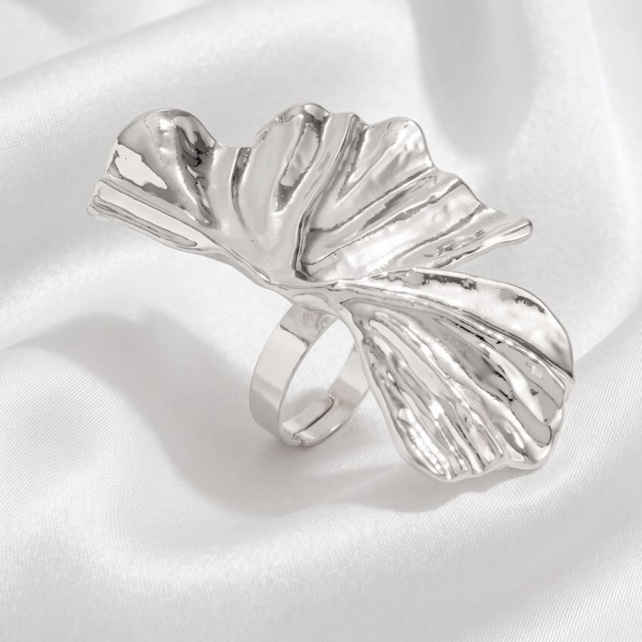 Ginkgo leaf fan ring European and American design sense irregular alloy versatile three-dimensional ring ring