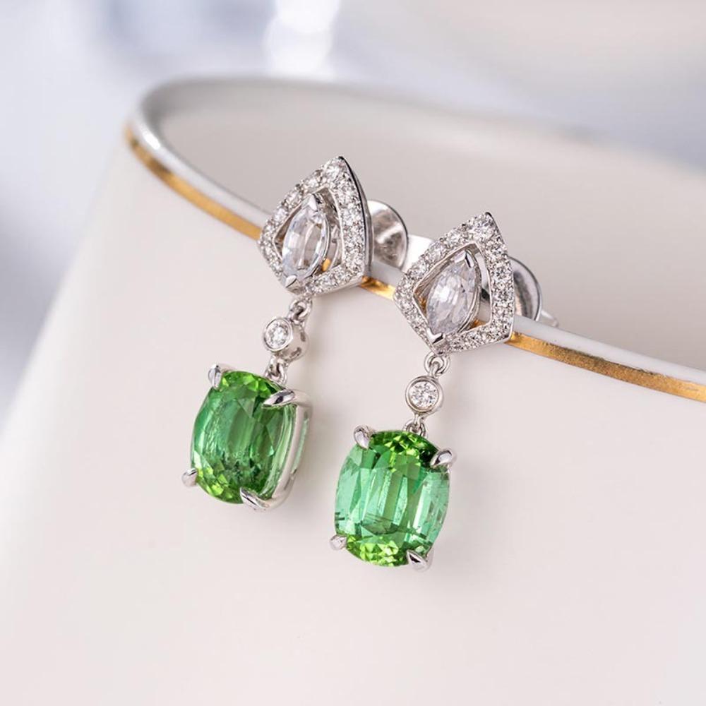 

Exquisite Imitation Green Tourmaline Earrings Dainty Apple Green Zircon Stud Earrings for Women Fashion Jewelry