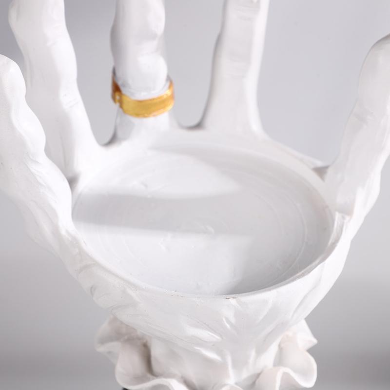 Décoration d'Halloween Chandelier main de sorcière Chandelier de table en résine Décoration gothique pour la maison Paume du diable effrayant Ornement main du diable