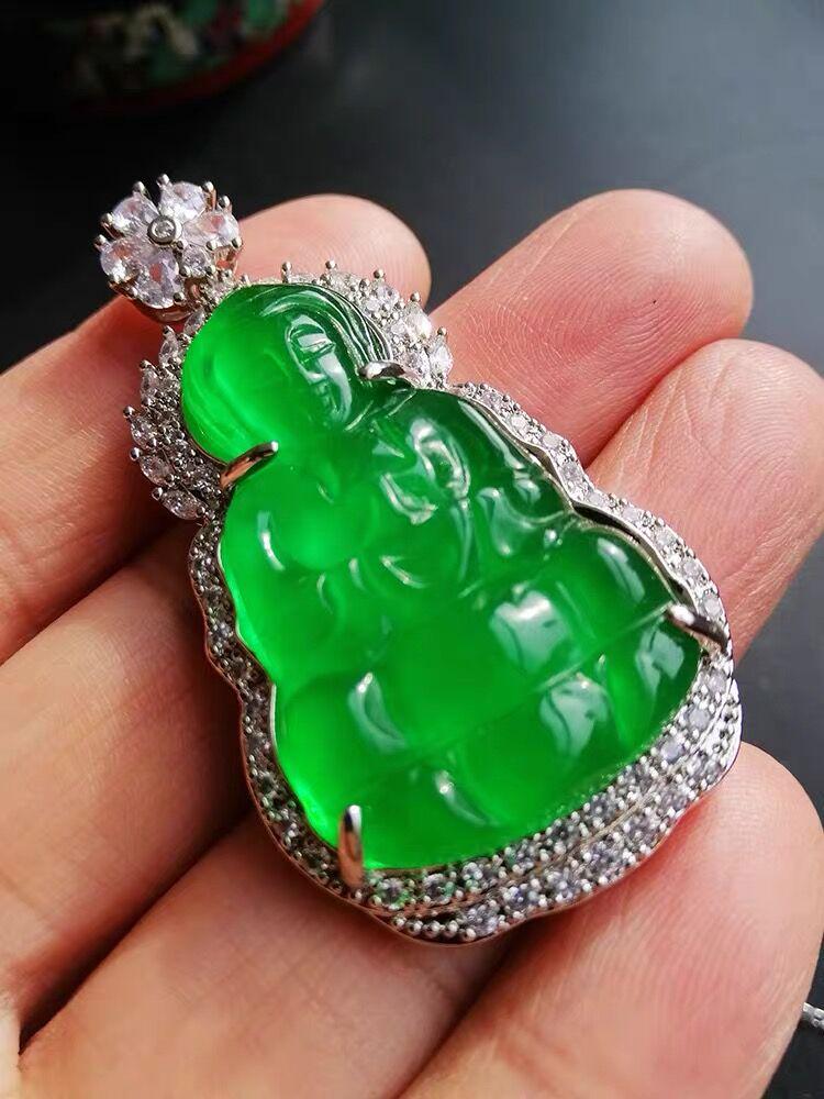 Jade Guanyin Pendant Necklace: Luxurious Ethnic Style for Men