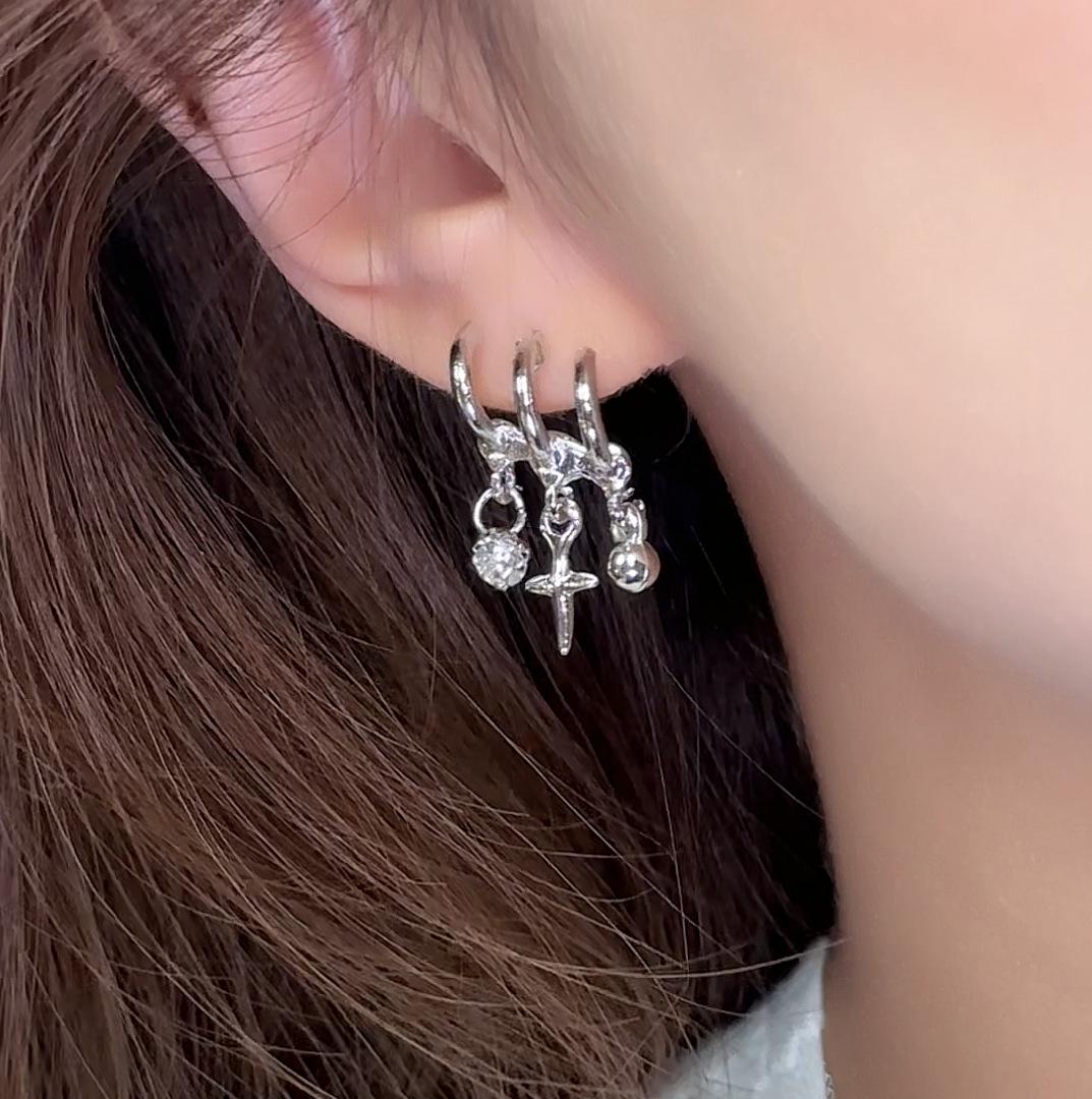 

Trendy S925 Silver Four-Pointed Star Earrings - Sweet, Cool, and Sparkling Design for Women Electroplated