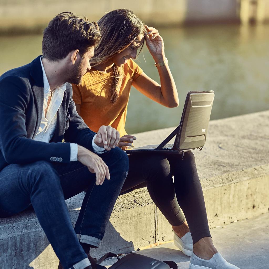 Thule PC Storage Case Gauntlet MacBook Pro Sleeve 16 Black 3204523