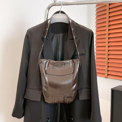 Casual Versatile Niche Bucket Bag Women's Summer New Fashionable Solid Color Shoulder Bag Commuter Simple Underarm Bag