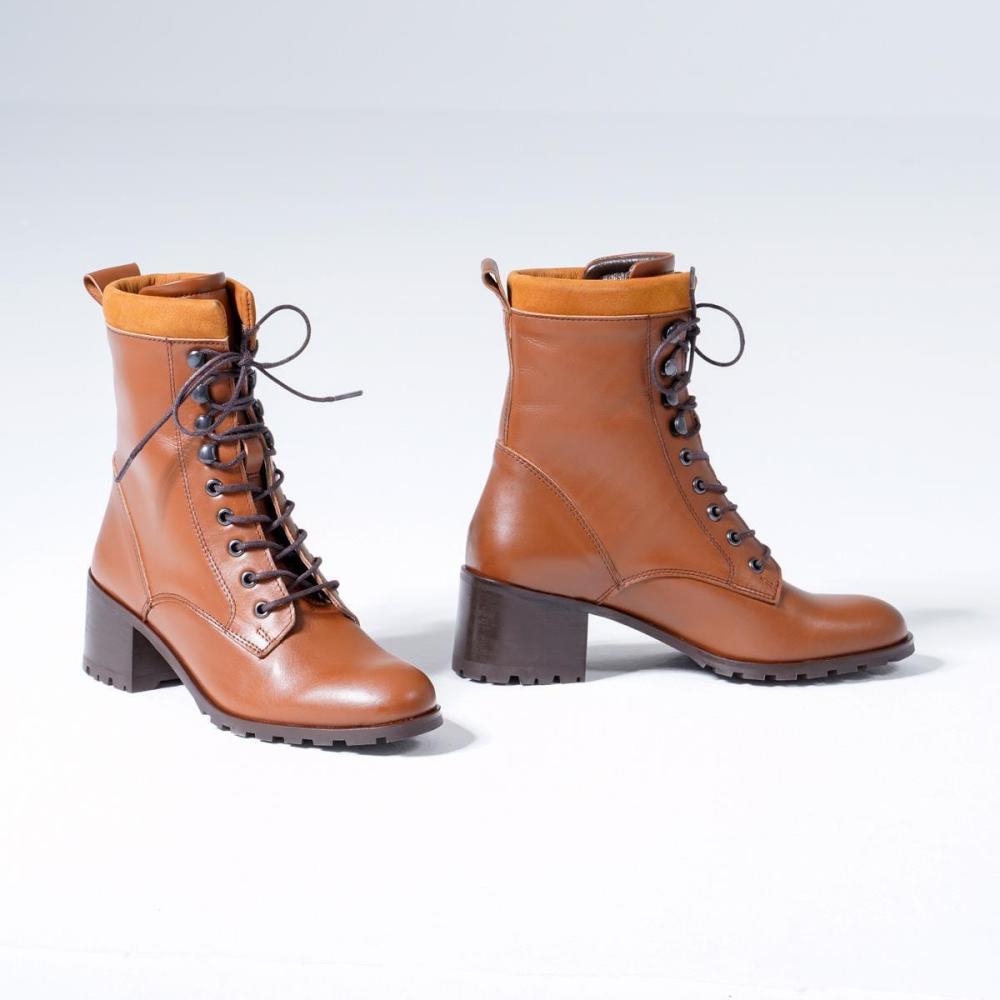 

Женские ботинки из натуральной кожи на толстом каблуке со шнуровкой