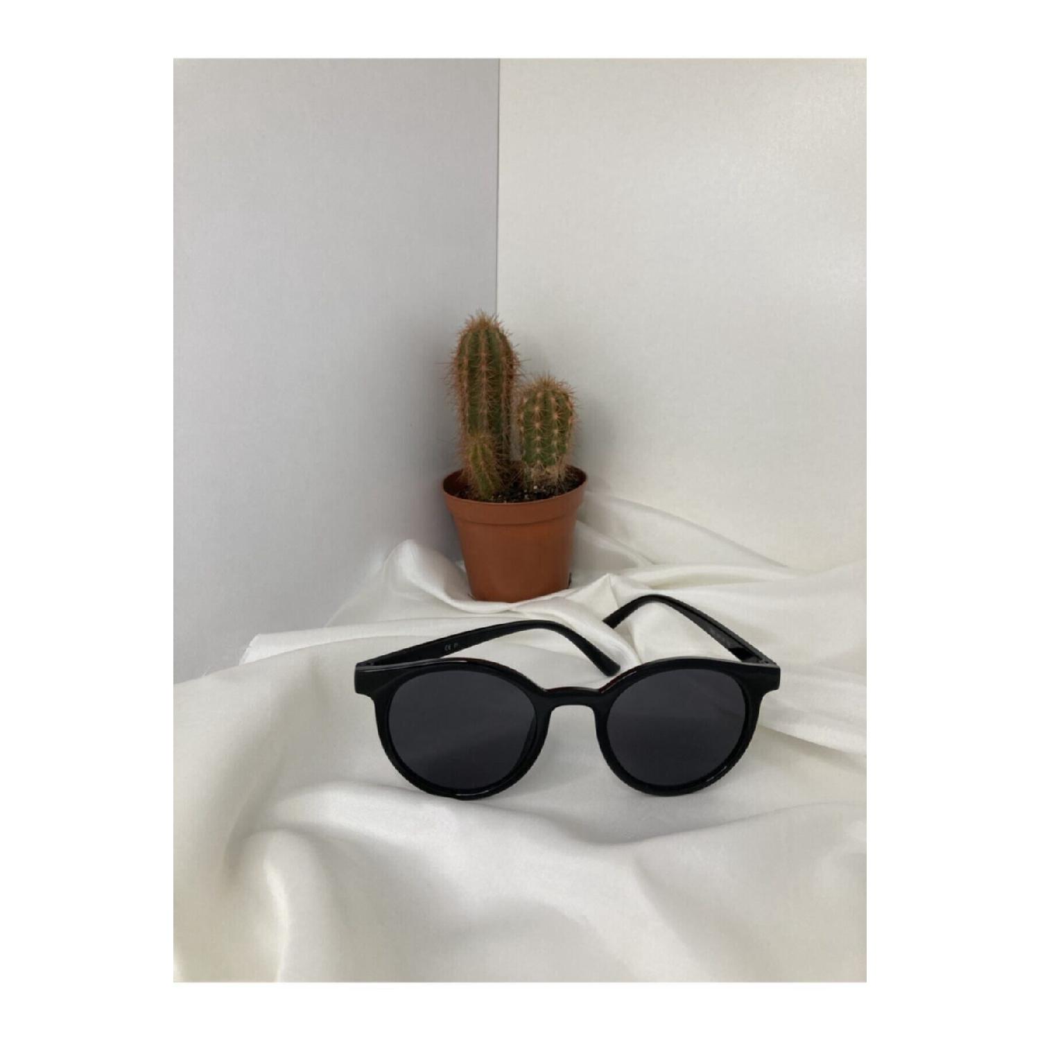 

Винтажные солнцезащитные очки унисекс чёрный