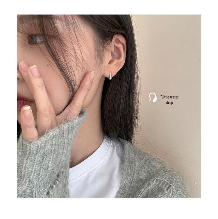 Retro Cool Artistic Water Drop Earrings for Women - Simple, Trendy Ear Hooks with Temperament Style.