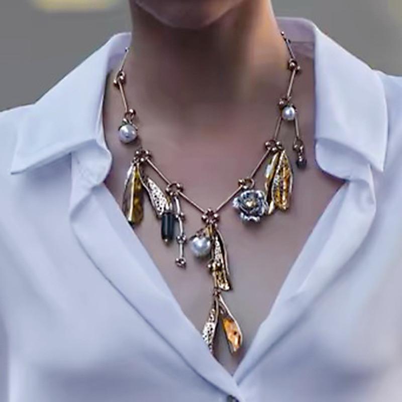 Punk Geometric Pendant Necklace For Women Winter Fashion With Alloy Material
