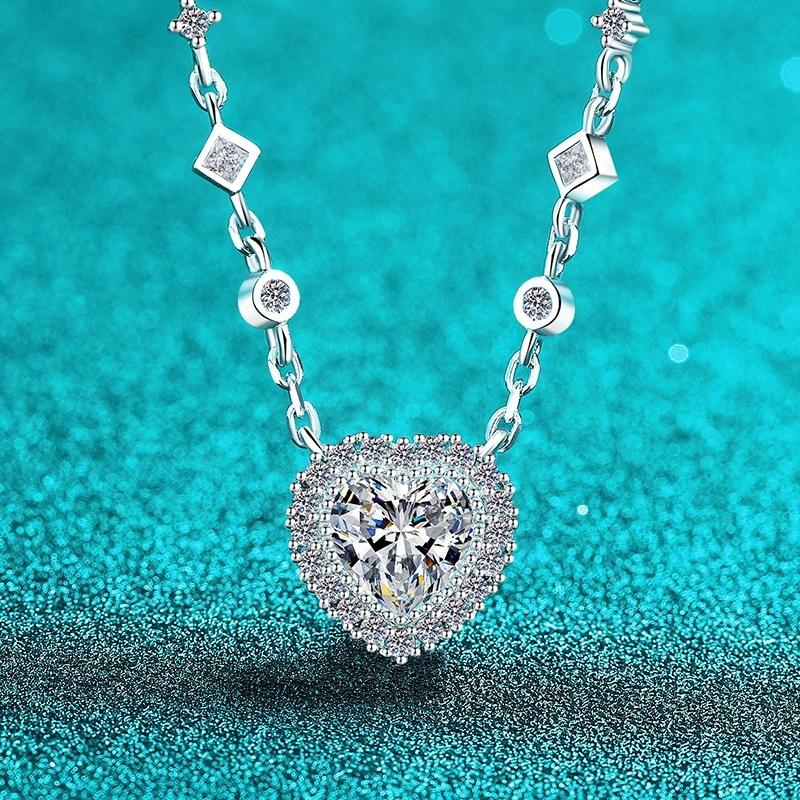 Platinum Moissanite Necklace for Women, Love Diamond Pendant, Versatile, Simple Collarbone Chain, Niche Sweet Jewelry