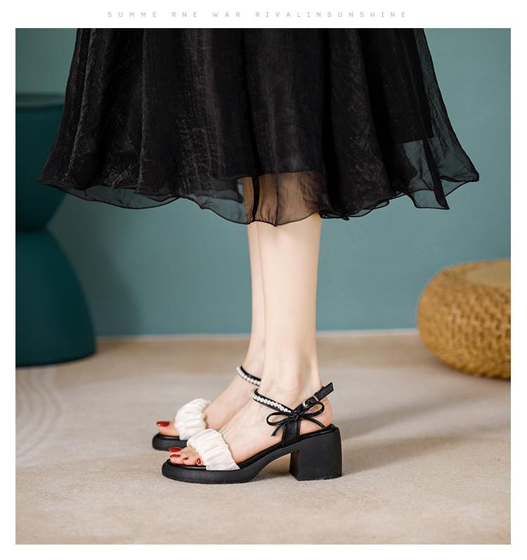 

2025 summer new fashion one-word fairy pearl bow thick heel temperament gentle high heel sandals woman 40 чорний