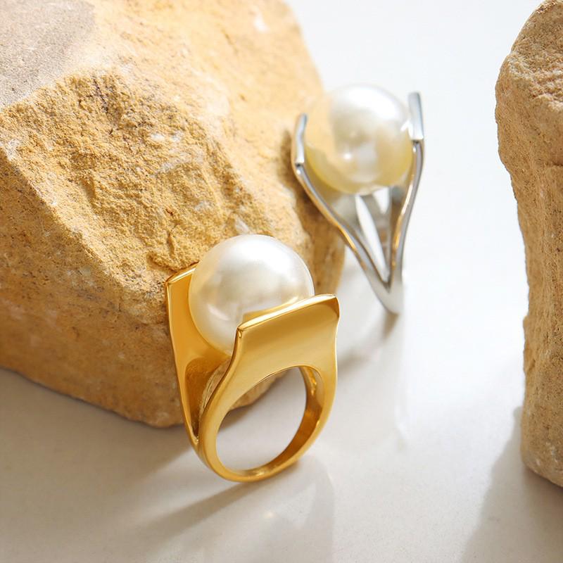 Italian Designer Y-Shaped Imitation Pearl Ring, Unique Exaggerated Style, 18K Gold-Plated Titanium Steel, A166