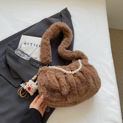 Plüsch-Umhängetasche im koreanischen Stil mit Perlenakzenten - Niedliche Herbst-/Winter-Crossbody