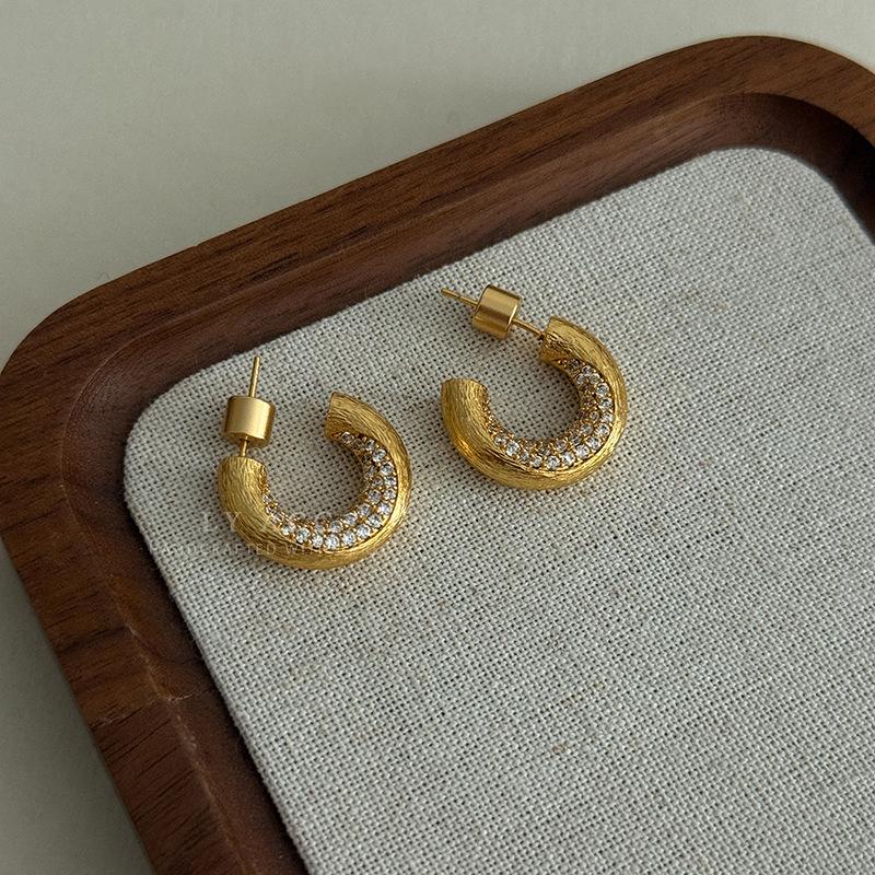 Ancient Craft Niche Light Luxury Cold Wind Earrings Half Circle Diamond Earrings Fashion Advanced Commuter Versatile Earrings Women