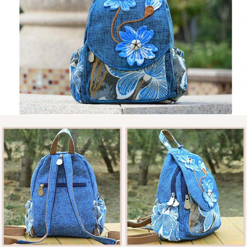 Boho Modrý Květinový Dámský Batoh Vícekomorový Všestranná Náprsní Taška s Pletenými Uchy Polyester Zapínání na Zip Ideální jako Cestovní Taška na Dovolenou