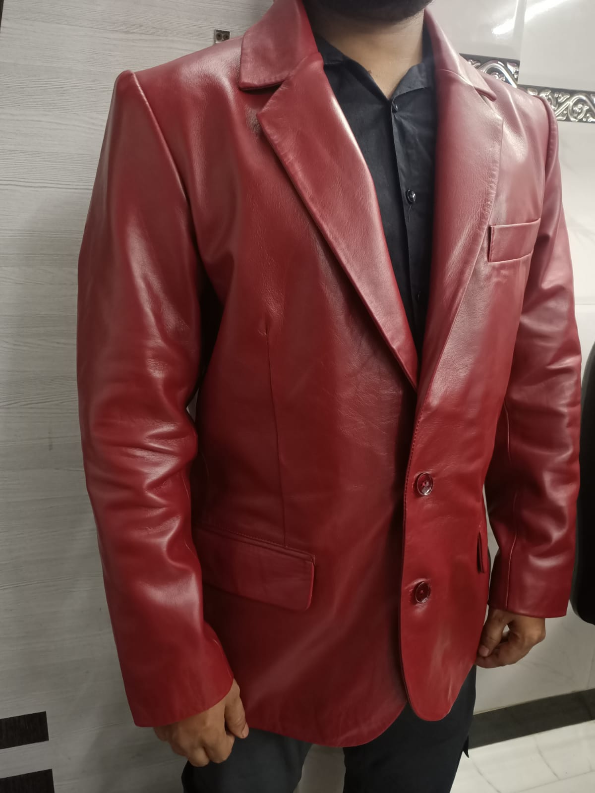 

NOORA Чоловічий темно-червоний шкіряний піджак із двома ґудзиками класичної форми, одяг для вечірок Чоловічий піджак | Подарунок для нього. 3XL темно-червоний колір