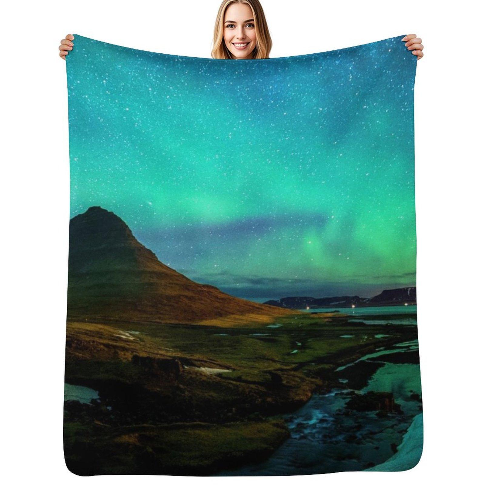 Northern lights at kirkjufell, iceland - kirkjufell mountains in winter Throw Blanket Color Fast Cozy Throw Blanket Size: 75*100cm, Weight: 230 GSM