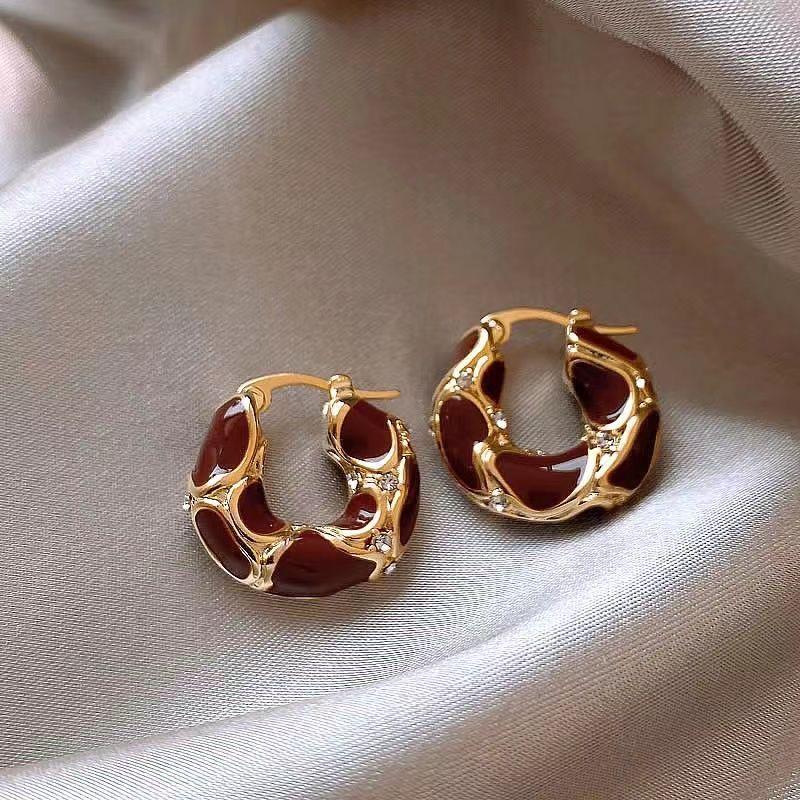 Autumn/Winter 2025 Y2K Retro Women's Ear Cuffs: Stylish, High-End Niche Design Earrings