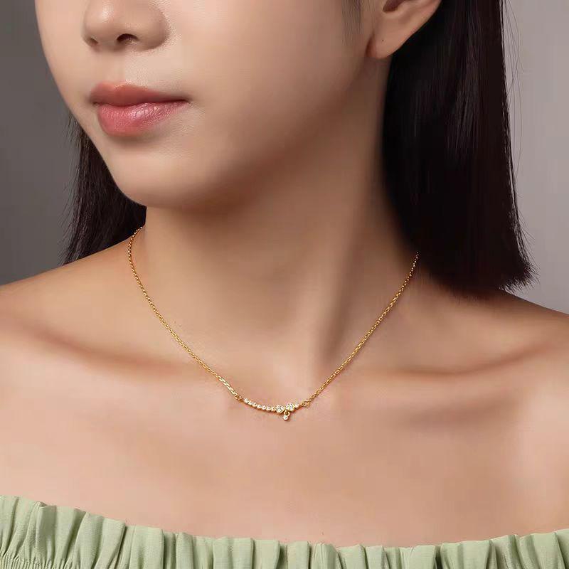 Collier Femme Doré Souriant avec Nœud, Chaîne de Clavicule Luxe Léger et Pendentif Imitation Or