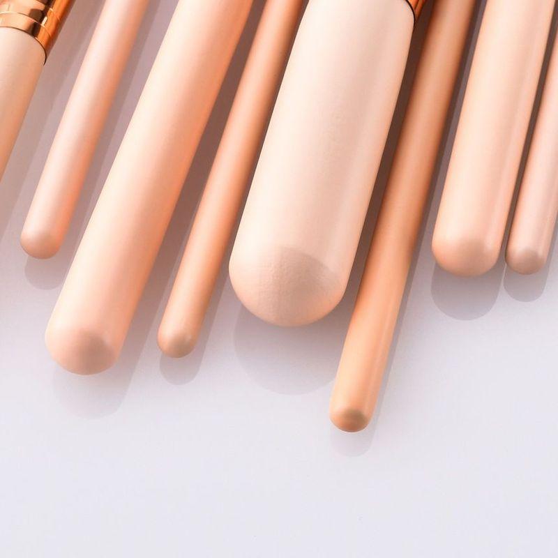 Strich der Schönheit - Set mit 9: Make-up-Pinsel mit Holzgriff