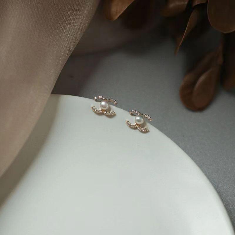 

Freshwater pearl stud earrings, ear jewelry, high-end sense, small fragrant style fashion earrings, earrings, birthday gifts for girlfriends.