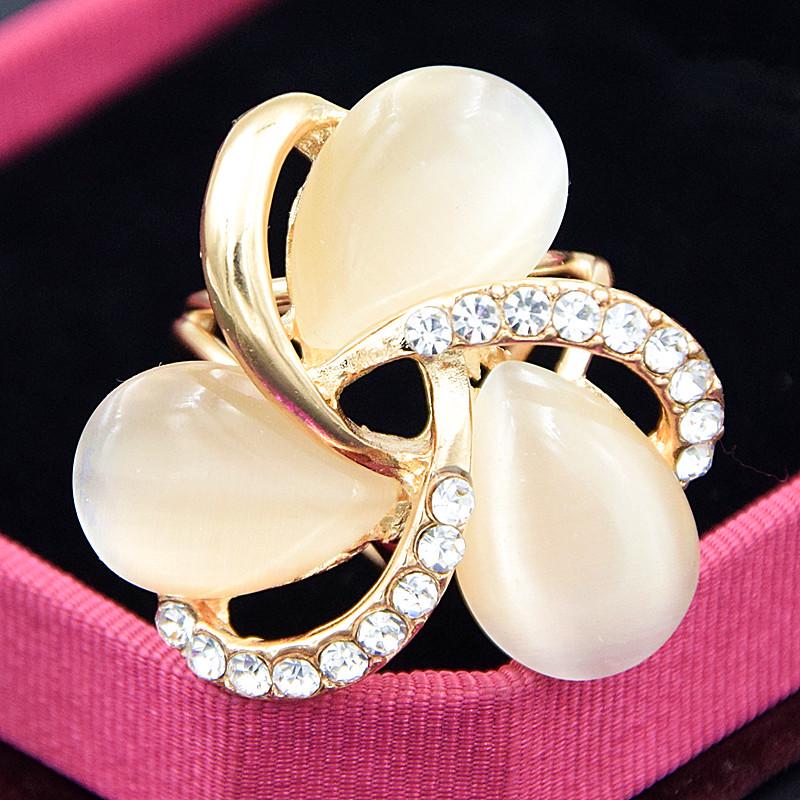 Women s Three-Ring Silk Scarf Buckle with Crystal Cat s Eye – Exquisite Gift European and American