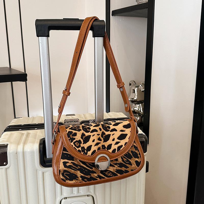 Small Crossbody Bag For Women 2026 Luxury Brand Underarm Shoulder Handbag And Purse Vintage Leopard Printing Envelope Bag Lady