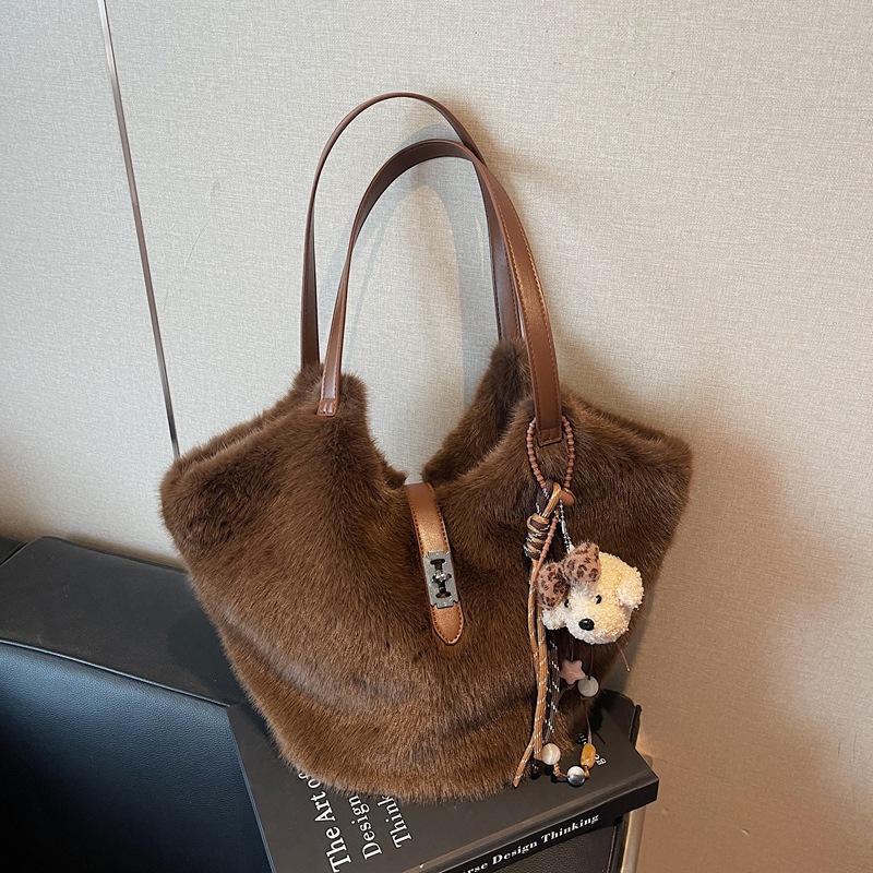 Retro Fluffy Bag Women's Large Capacity 2025 New Autumn and Winter Casual Plush Shoulder Bag Student Class Tote Bag