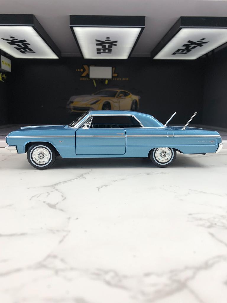 Maisto 1:26 simulation zinc alloy 1964 Chevrolet lmpala SS model car, static ornament, metal collectible gift car
